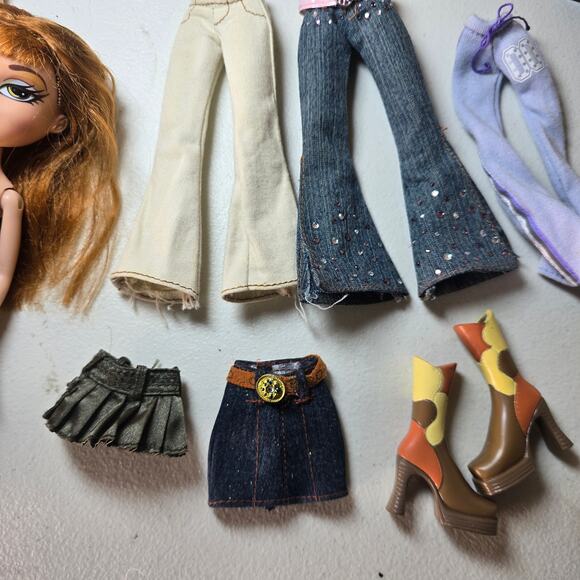 Bratz Meygan Doll Bundle - 4 Dolls Clothes Shoes Sleepover Strut It Xpress It - Picture 8 of 10